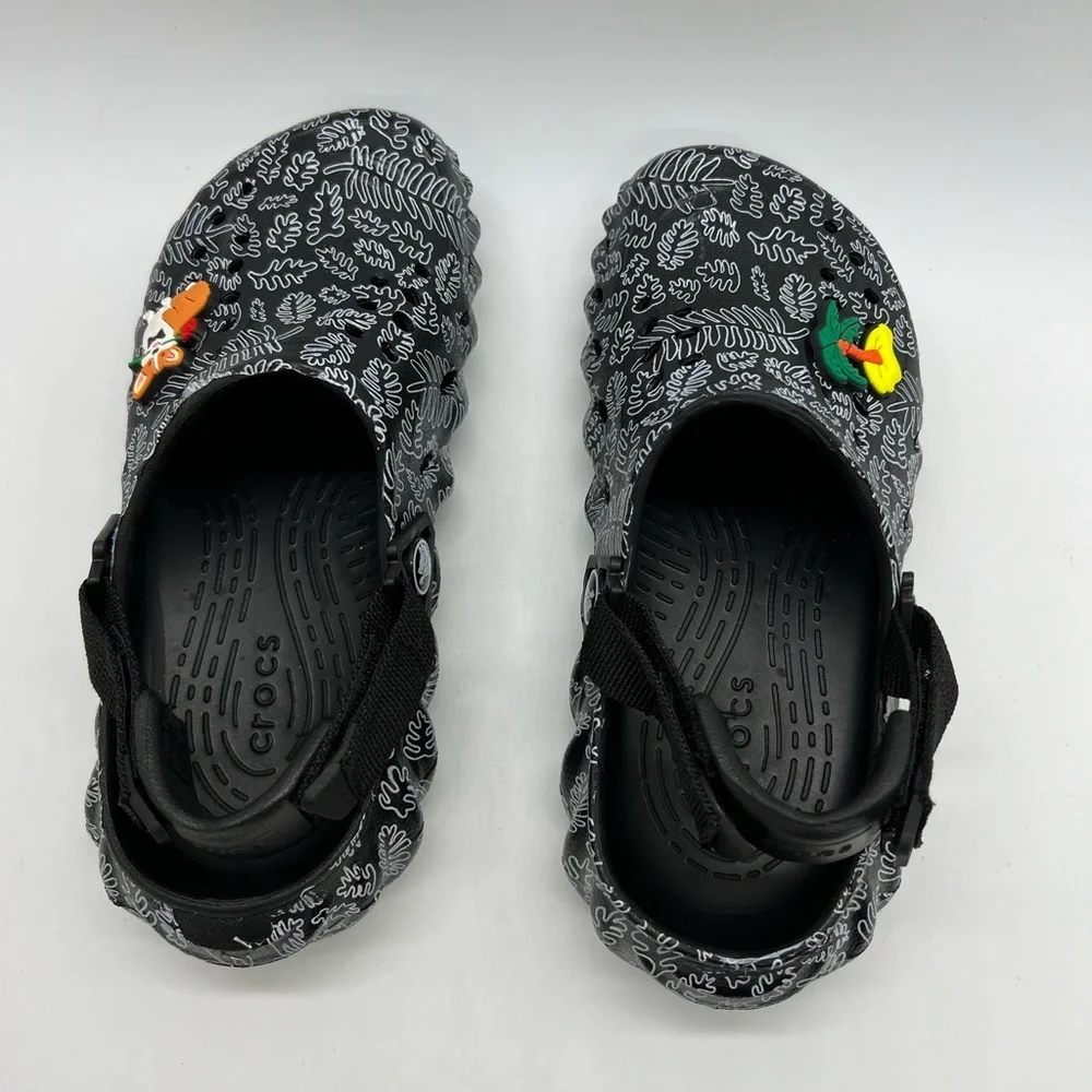 CROCS Kids Black and White Leaf Patterned Water Shoes Size 3